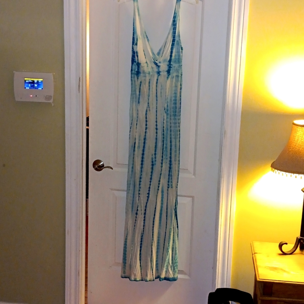 Turquoise and white V cut dress